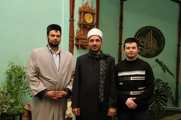 Буа мөселманнары Каһирәдән килгән шәйх  Хәмделлаһ хафиз Мөхәммәд белән очрашты