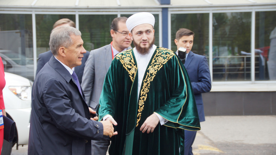 Татарстан Президенты RUSSIA HALAL EXPO күргәзмәсе белән танышты