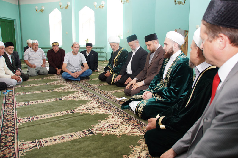 Камил хәзрәт Югары Осланда авыл имамнары белән очрашты