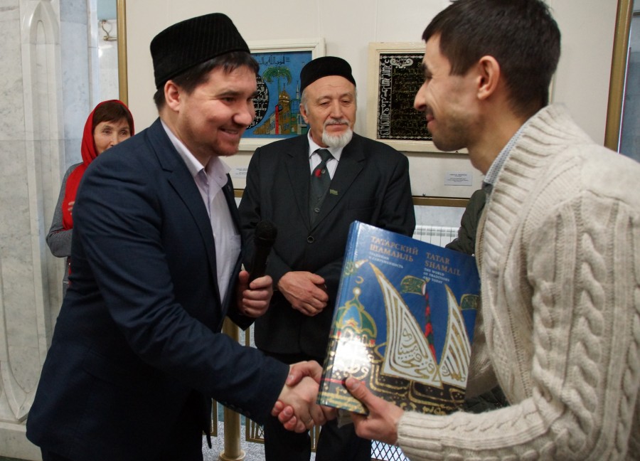 Татар шамаиле галереясында “Халык остасы Габделхак хәзрәт: пыялага ясалган шамаилләр” күргәзмәсе ачылды