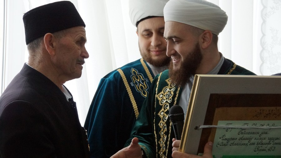 Мөфти Сәүдәхан хәзрәткә диния нәзарәтенең “Халкыбызга хезмәт өчен” медален тапшырды