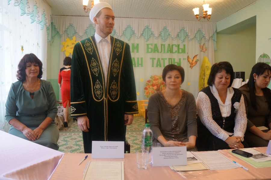 Әлмәттә “Балам баласы, балдан татлы” исемле түгәрәк өстәл үткәрелде