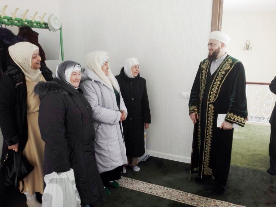 Камил хәзрәт җомга намазында Әмәт бистәсе мәчетендә булды