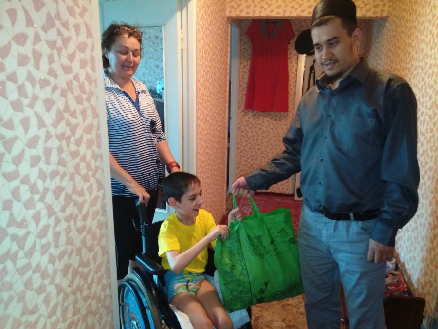 Бөгелмәдә мохтаҗларга күчтәнәчләр өләштеләр