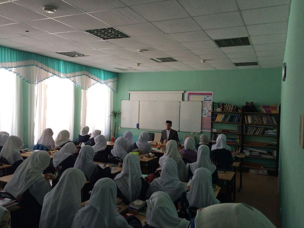 Нияз хәзрәт Сабиров эшлекле сәфәр белән Әлмәт мөхтәсибәтендә булды