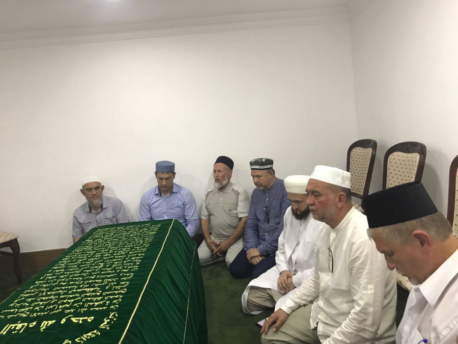 Мөфти Үзбәкстанда: күренекле галимнәрнең каберләренә зиярат кылынды