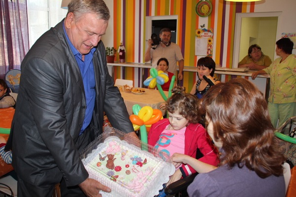Балалар хосписында Ураза күчтәнәчләрен өләштеләр