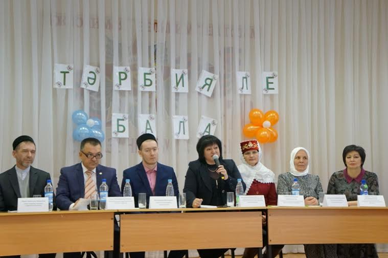 Әлмәттә мөгаллимнәр тәрбия хакында сөйләште