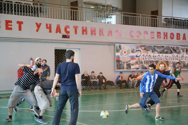 Әлмәт мөселманнары футбол уйнады