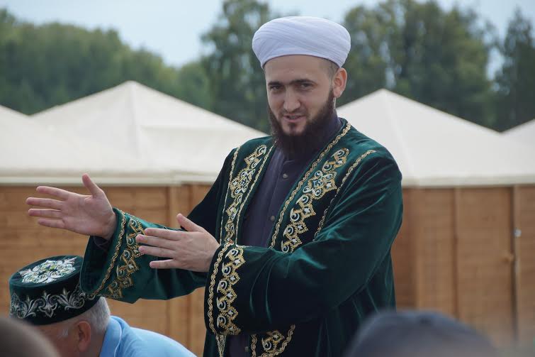 Татарстан мөфтие Камил хәзрәт Сәмигуллин Болгарда мөселман яшьләре форумында катнашучылар белән очрашты