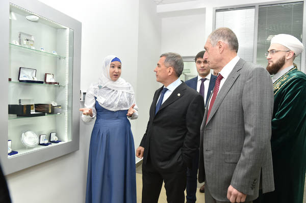 Татарстан мөфтие партнерлык банкингы үзәге ачылышында катнашты