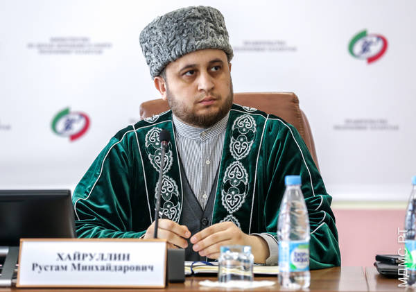 Бүген Казанда яшь буынны төрле яклап тәрбияләү хакында сөйләштеләр