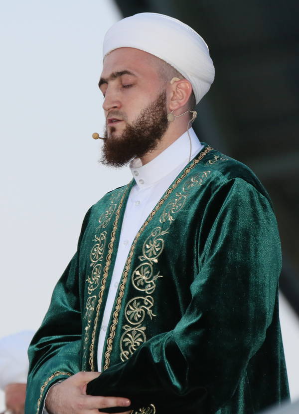 Камил хәзрәт: "Аллага шөкер, рамазан айларында бергәләшеп намаз укыйбыз, авыз ачабыз, догалар кылабыз"